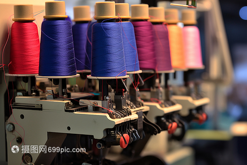 缝纫机上的细致纱线 纺织品的艺术与匠心