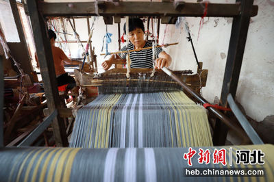经纬交织的艺术 探访传统木织机上的纺织之美